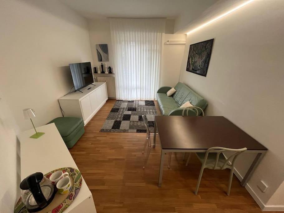 Appartamento Spazioso In Centro Piacenza Luaran gambar