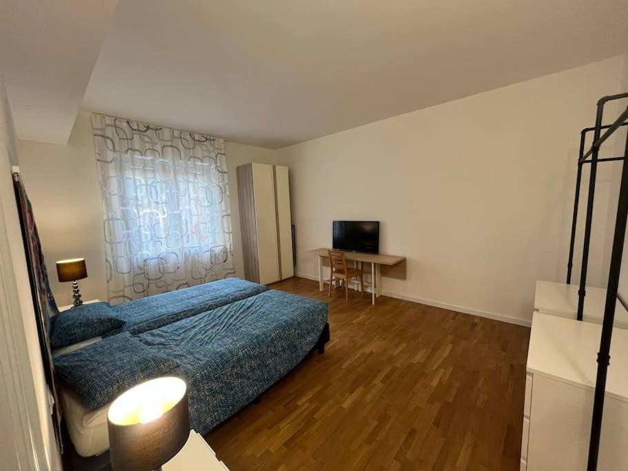 Appartamento Spazioso In Centro Piacenza Luaran gambar