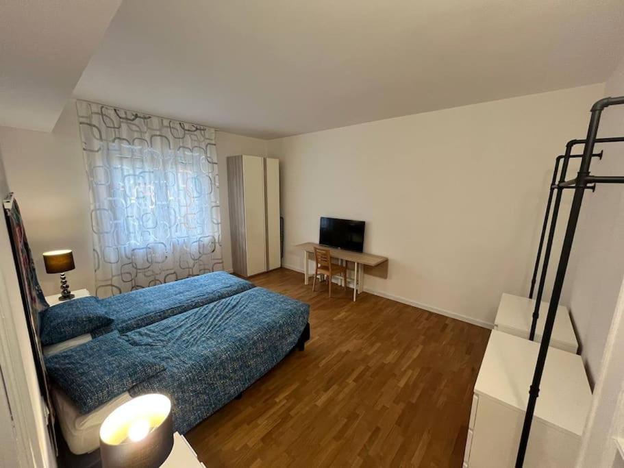 Appartamento Spazioso In Centro Piacenza Luaran gambar