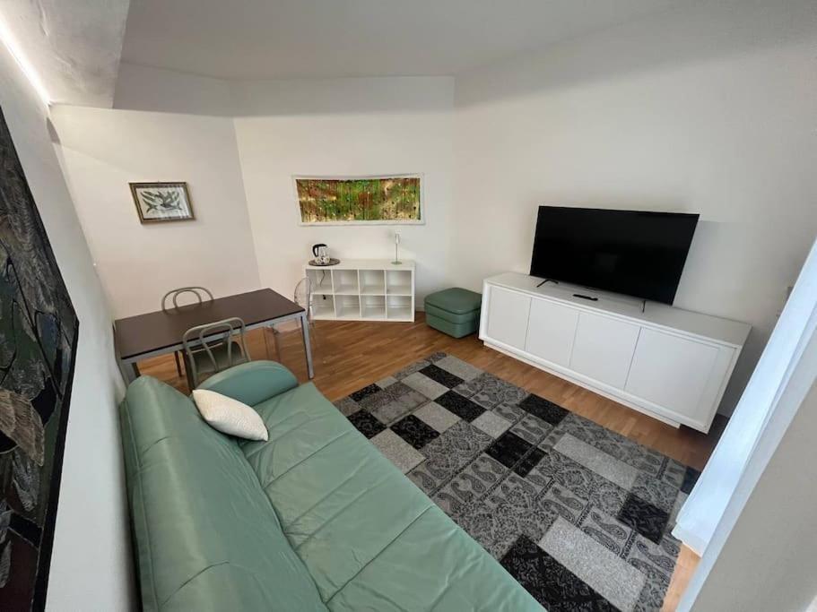 Appartamento Spazioso In Centro Piacenza Luaran gambar