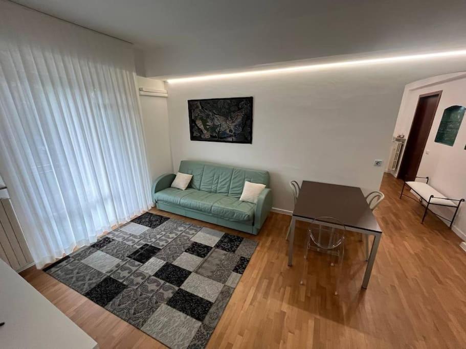 Appartamento Spazioso In Centro Piacenza Luaran gambar